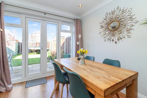 64 Furtherfield, Abbots Langley, WD5 0PN