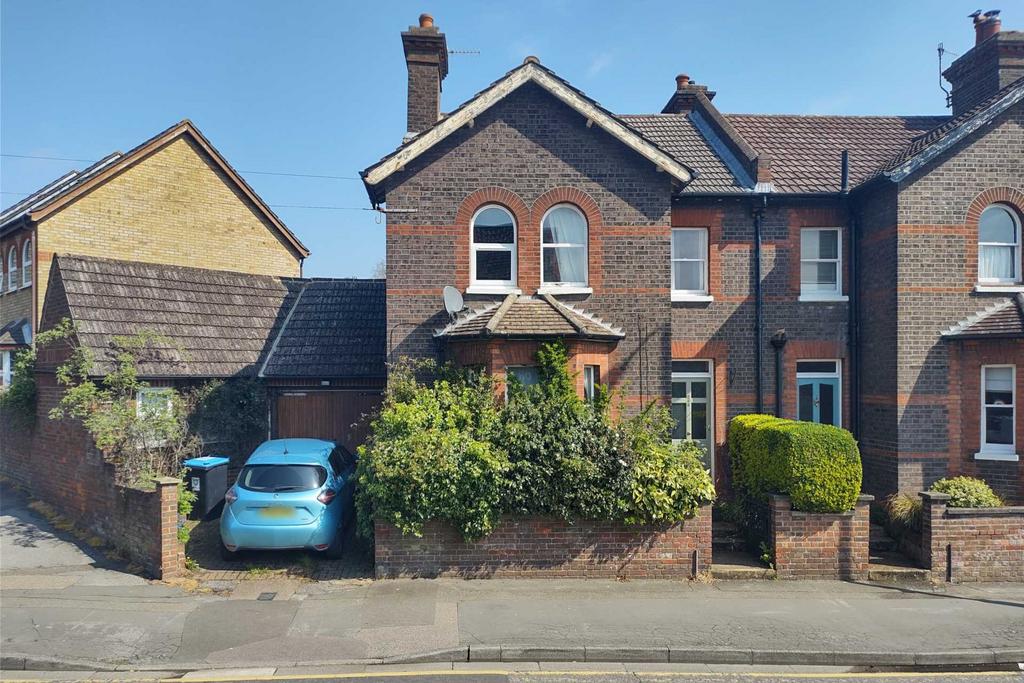 St Johns Road, Boxmoor 3 bed semidetached house for sale £550,000