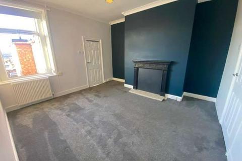 3 bedroom flat to rent, Rawling Road, Gateshead, NE8