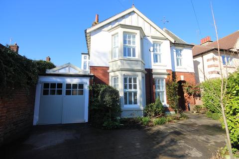 3 bedroom detached house for sale, Queens Road, Whitley Bay, Tyne & Wear, NE26 3AN
