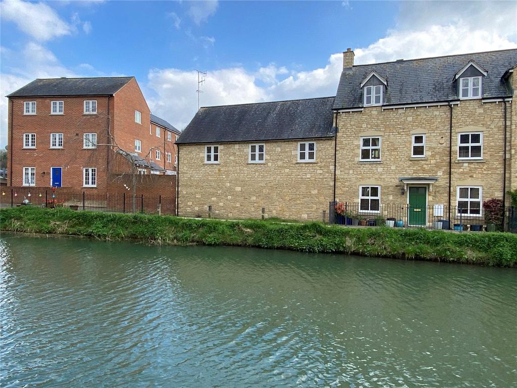 Bridge Mead, Ebley, Stroud, Gloucestershire, GL5 1 bed coach house for sale £225,000