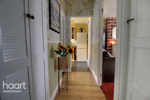1 bedroom flat for sale - Halbutt Street, Dagenham
