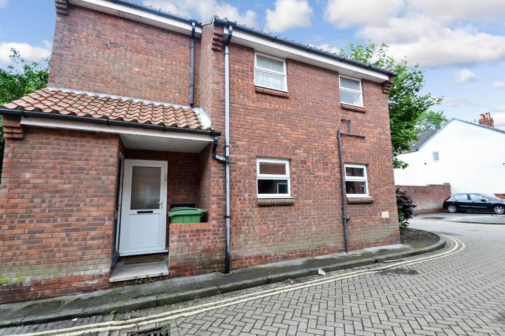 Grove Hill, Hessle, HU13 2 bed apartment £450 pcm (£104 pw)