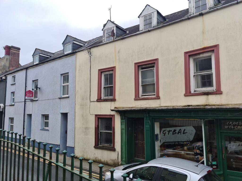 Dew Street, Haverfordwest, Pembrokeshire, SA61 6 bed apartment - £100,000