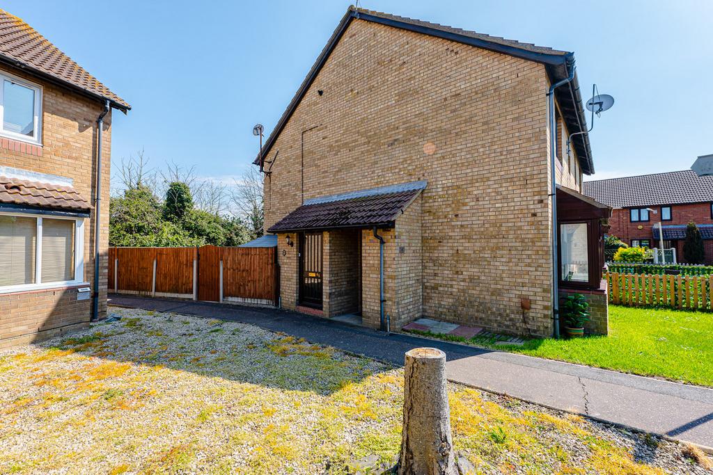 Caversham Avenue, Southendonsea, SS3 1 bed semidetached house for