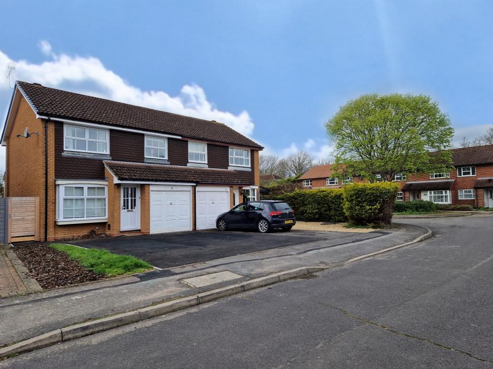 Chittering Close, Lower Earley... 3 bed semidetached house £1,700