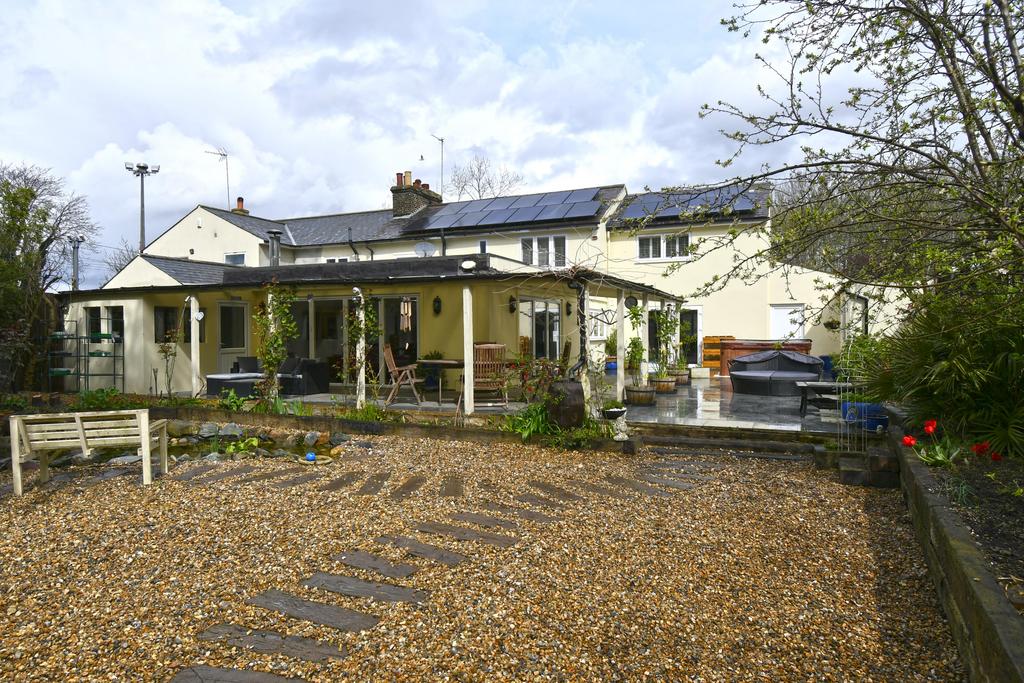 Windmill Lane, Cheshunt EN8 6 bed semidetached house for sale £850,000
