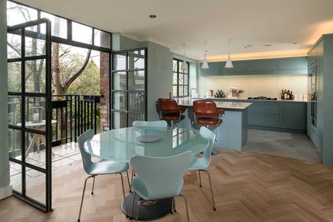 undefined, Beehive Yard, Walcot Street