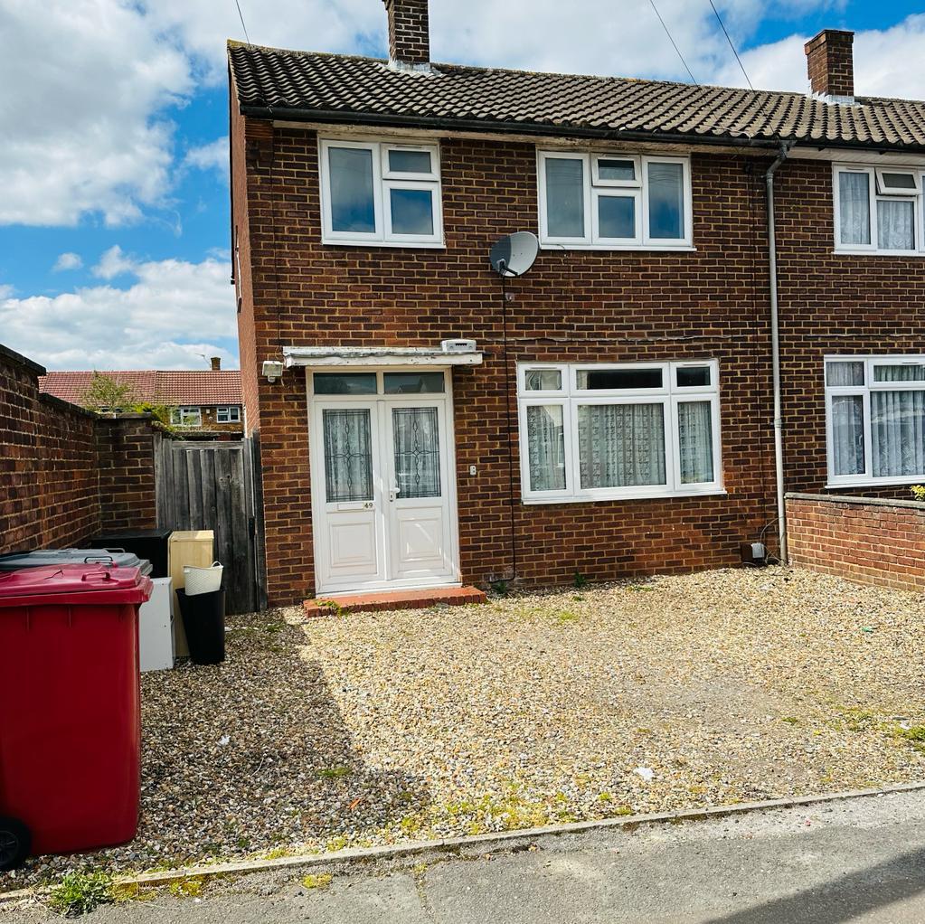 3 bed semi-detached house to rent Calbroke Road,