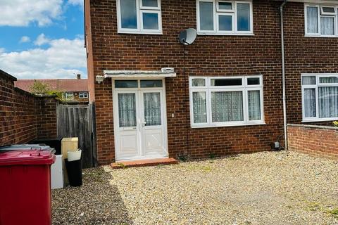 3 bedroom semi-detached house to rent, Calbroke Road  Slough SL2 2HN