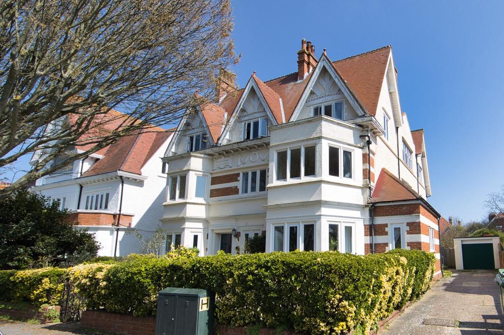 Grimston Gardens, Folkestone, CT20 2 bed apartment for sale £250,000