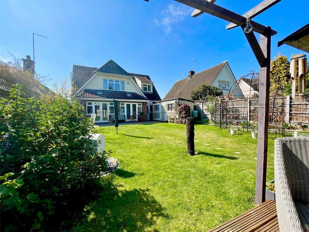 Scrub Lane, Hadleigh, Essex, SS7 4 bed detached house for sale £629,995