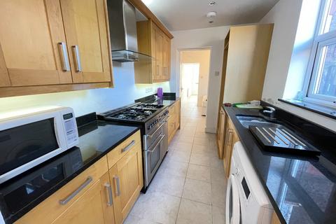 3 bedroom terraced house for sale, Moreton Road South