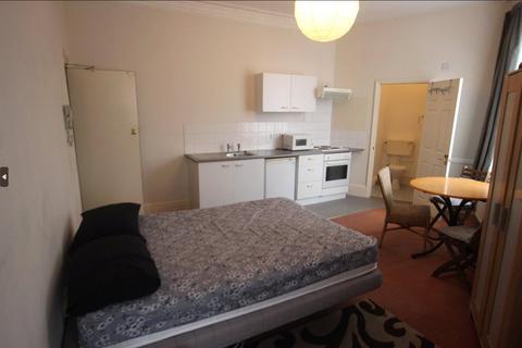 Studio to rent - White Hart Lane, London, N17