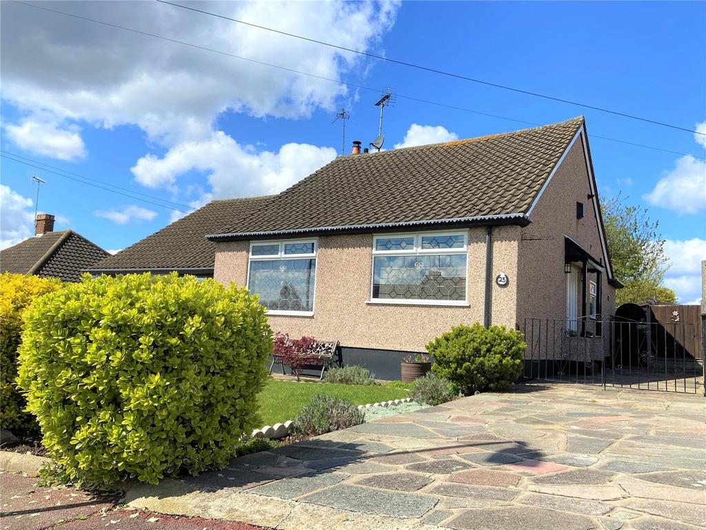 Springwater Grove, Eastwood, LeighOnSea, Essex, SS9 2 bed bungalow