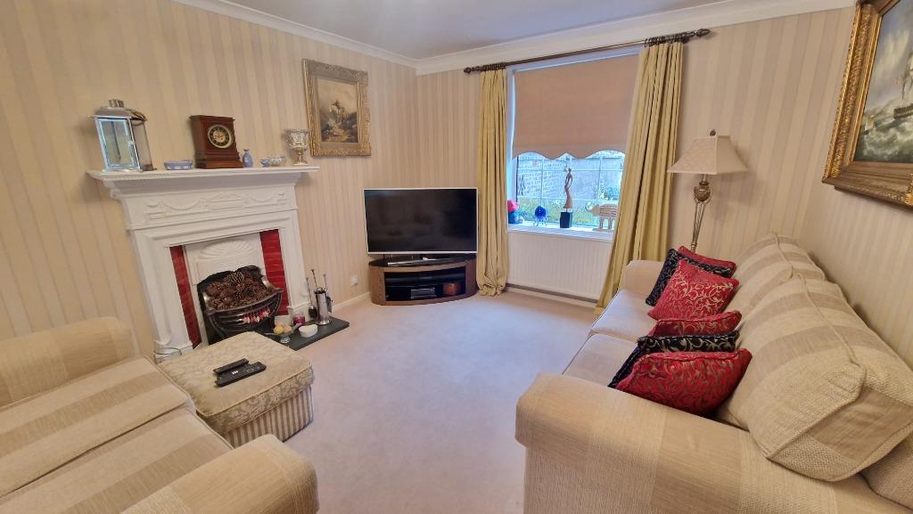 Ledcameroch Park, Bearsden, Glasgow, G61 3 bed semidetached house £1,600 pcm (£369 pw)