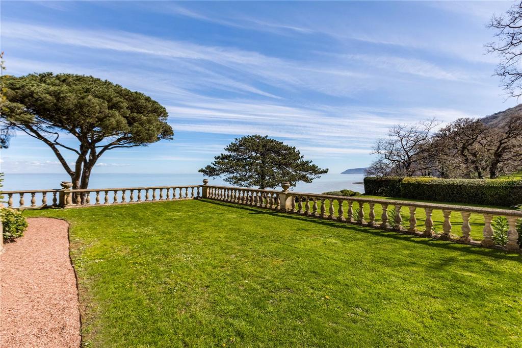 Terraced lawn