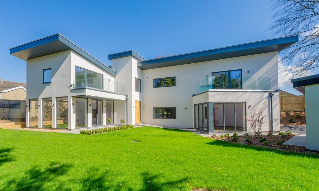 Lower Lark Hill, Cleckheaton, West Yorkshire, BD19 4 bed detached house