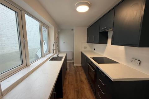 3 bedroom terraced house to rent, Hope Street, Chatham