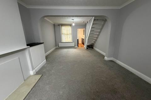 3 bedroom terraced house to rent, Hope Street, Chatham