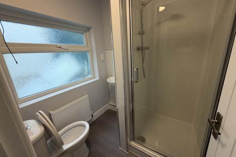 3 bedroom terraced house to rent, Hope Street, Chatham