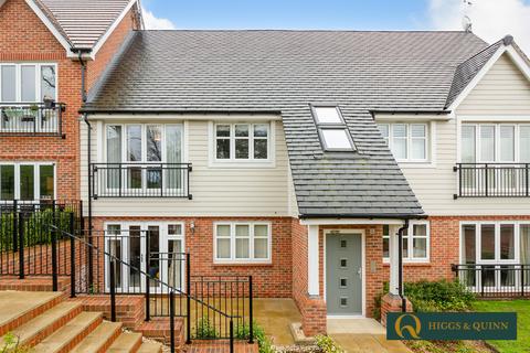 Flat 1, 36 Consort Drive, Leatherhead, KT22 0AS