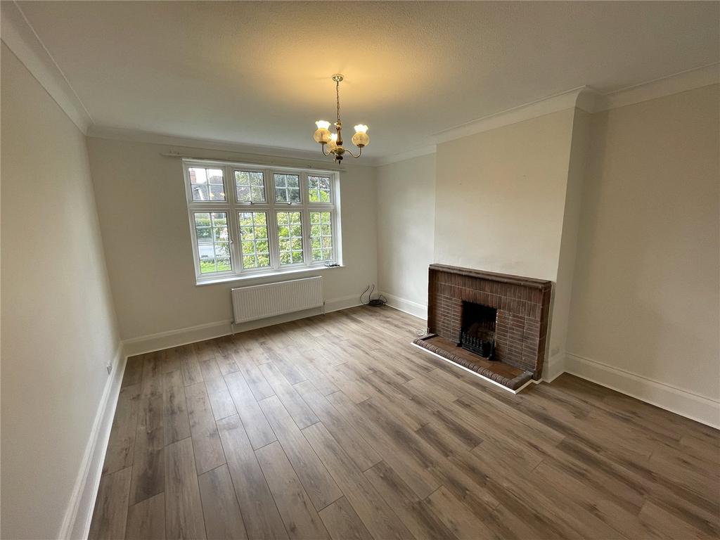 Queens Road, EN5 4 bed semidetached house £2,950 pcm (£681 pw)