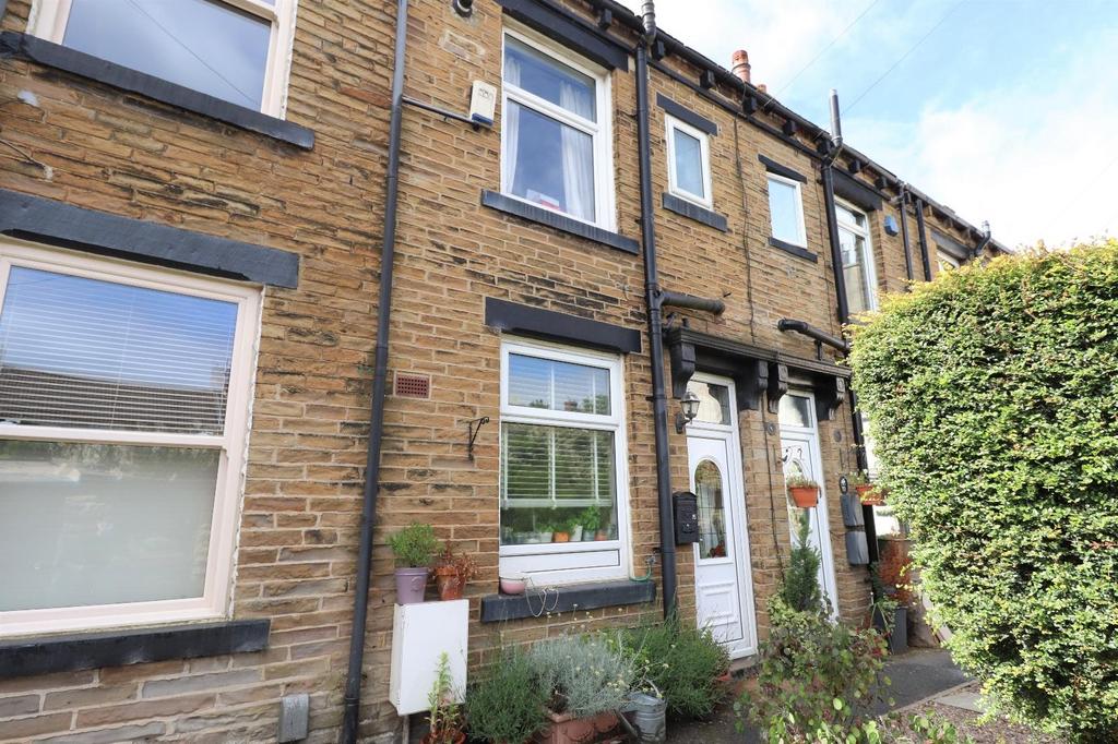 Roker Lane, Pudsey, West Yorkshire, LS28 3 bed terraced house £800