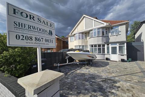 18 Gloucester Road, Feltham, TW13 5BZ