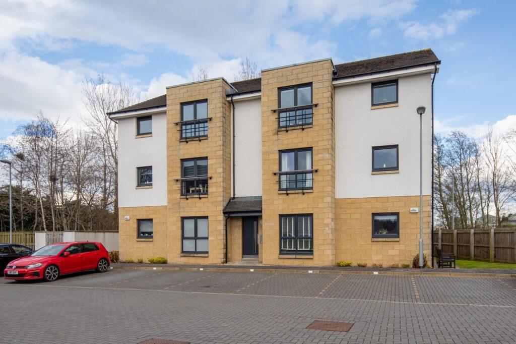 Hawk Avenue, Newton Mearns 2 bed flat for sale £199,000