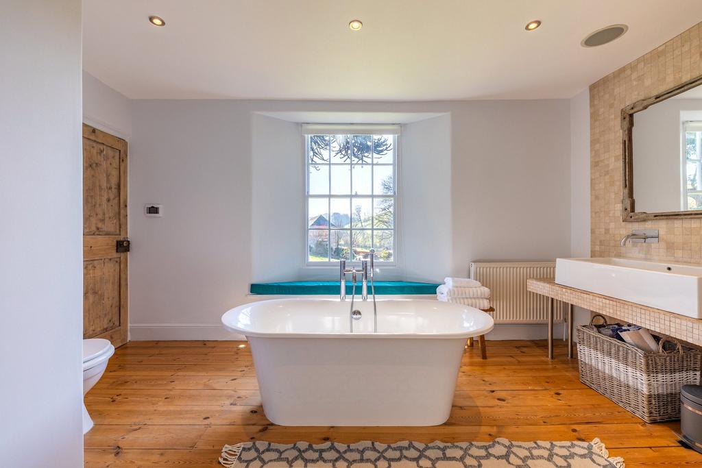 En-Suite Bathroom