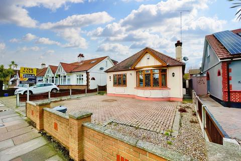 45 Blenheim Chase, Leigh-on-sea, SS9 3BZ