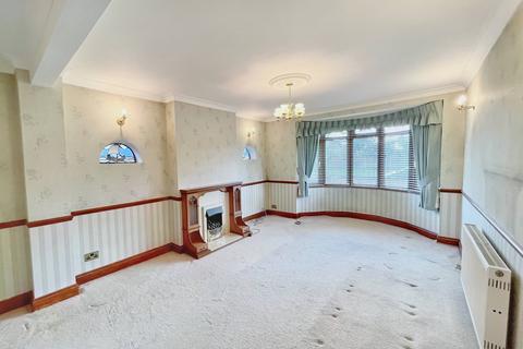 45 Blenheim Chase, Leigh-on-sea, SS9 3BZ