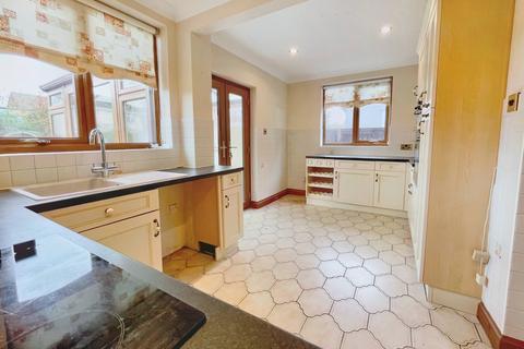 45 Blenheim Chase, Leigh-on-sea, SS9 3BZ