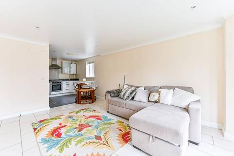 2 bedroom flat to rent - Casel Court, Stanmore, HA7