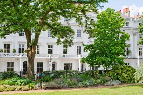 16 Hereford Square, London, SW7 4TS