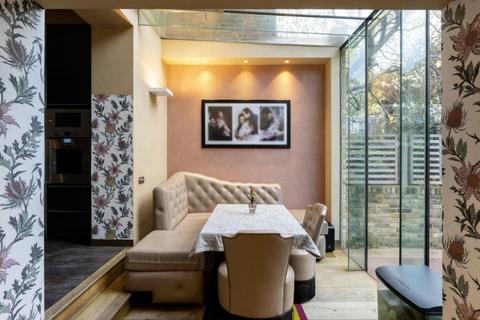 16 Hereford Square, London, SW7 4TS