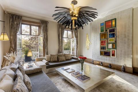 16 Hereford Square, London, SW7 4TS