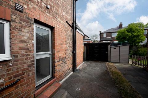 3 bedroom detached house to rent - East Meade, Prestwich