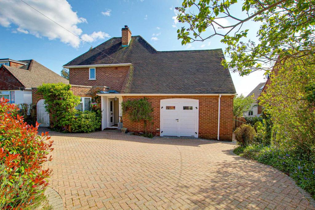 Highdown Avenue, Emmer Green 3 bed detached house for sale £750,000