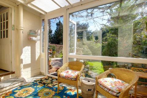 24 Highdown Avenue, Emmer Green, Reading, RG4 8QS