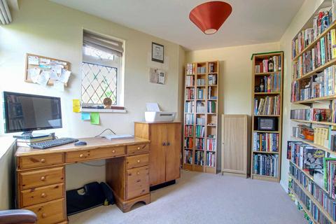 24 Highdown Avenue, Emmer Green, Reading, RG4 8QS