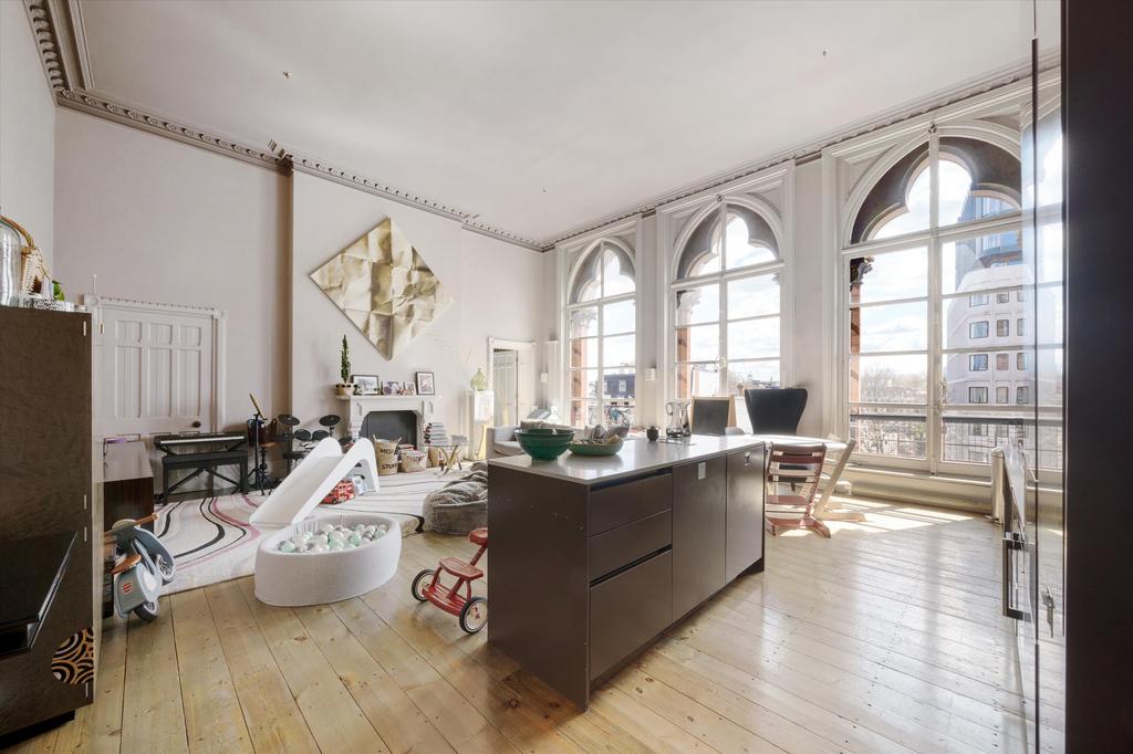 St. Pancras Chambers, Euston Road... 2 bed flat - £3,900 pcm (£900 pw)