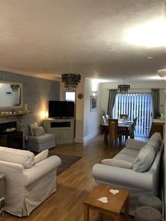 undefined, Fully furnished four bedroom house in Topsham