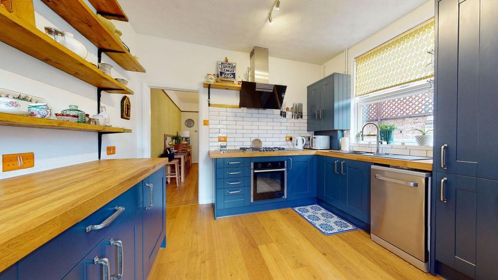 Abington Avenue, Abington, Northampton NN1 4PX 4 bed terraced house for