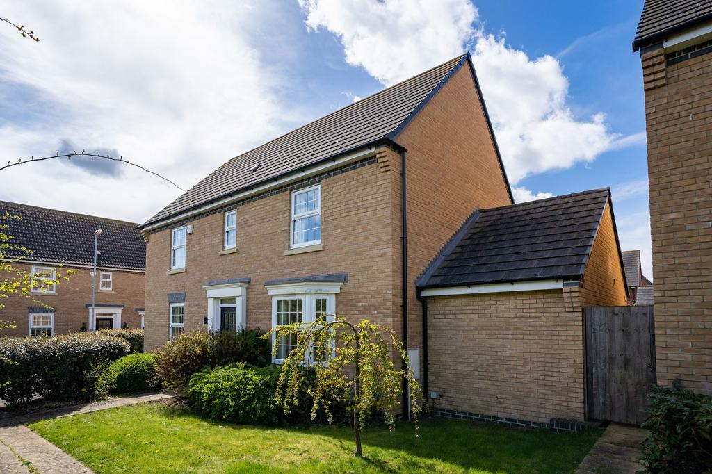 Lofthouse Way, Longstanton, CB24 4 bed detached house for sale £565,000