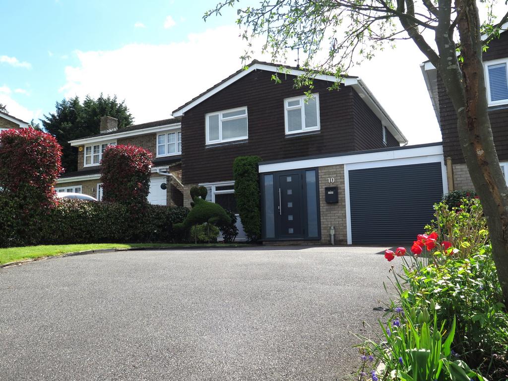 GAINSBOROUGH DRIVE, ASCOT, BERKSHIRE... 4 bed detached house £700,000