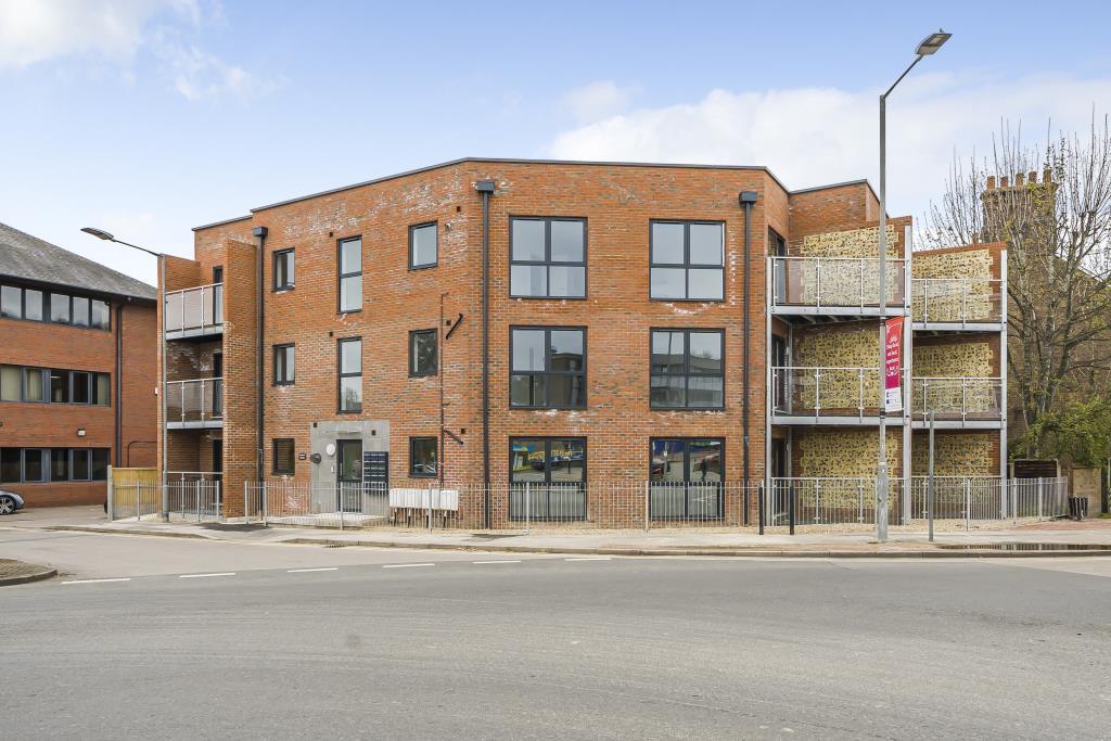 Broad Street, Chesham, HP5 1 bed apartment £1,175 pcm (£271 pw)