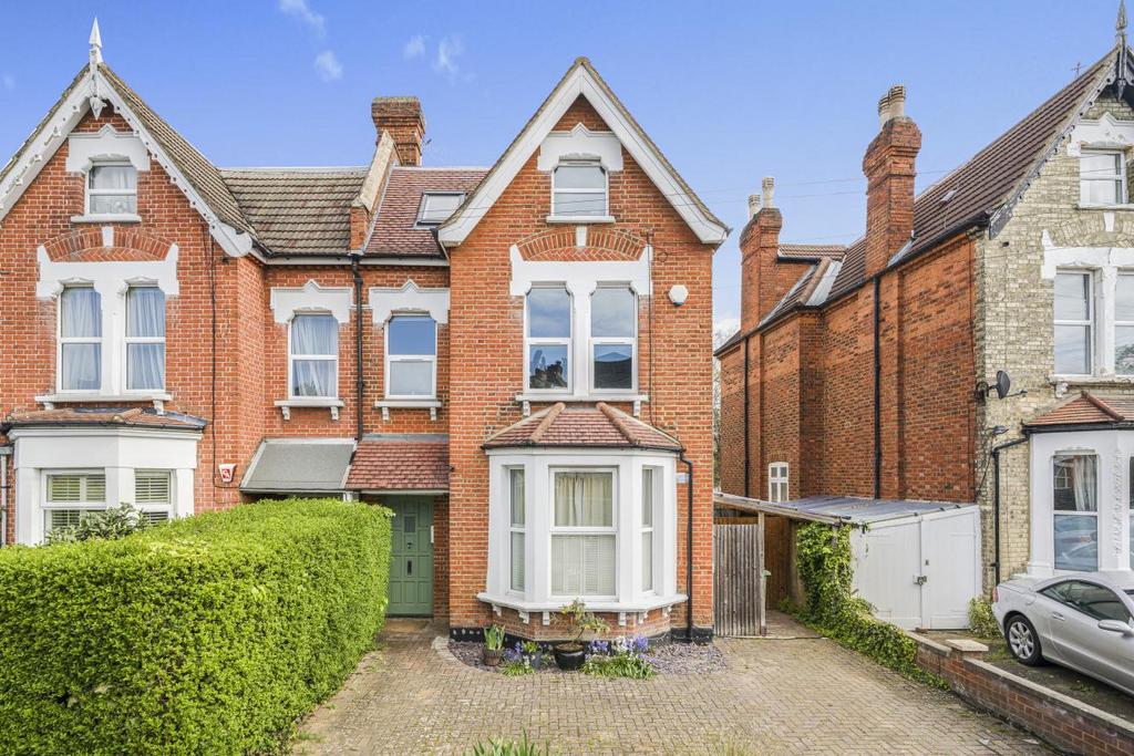 Hopton Road, Streatham 2 bed flat for sale £425,000