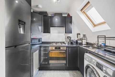 Flat C, 43 Hopton Road, London, SW16 2EL